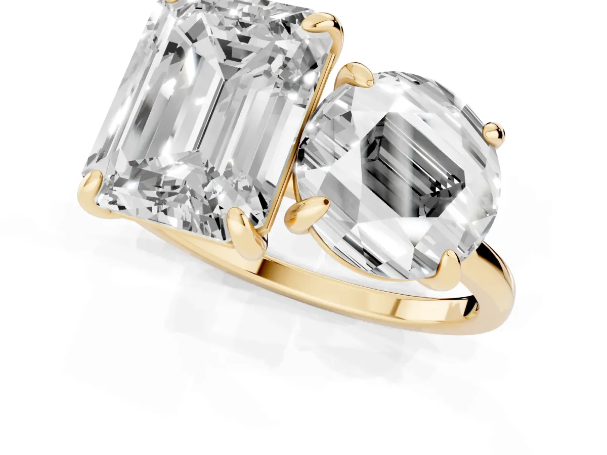 Round and Emerald Toi Moi Ring with Prong Setting and Plain Band Yellow gold