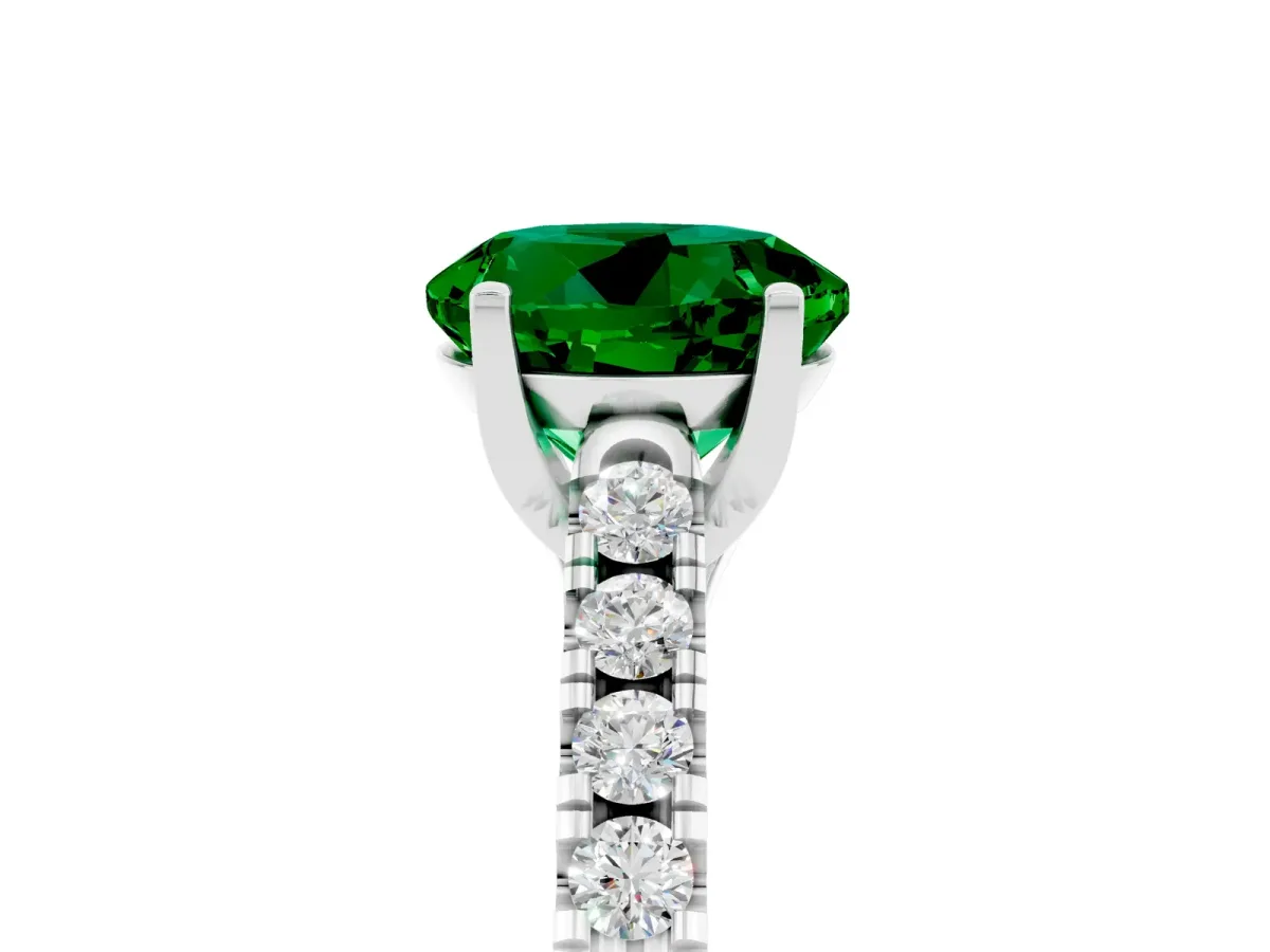 Round Cut Emerald Pavé Band Solitaire Ring with Prong Setting White gold