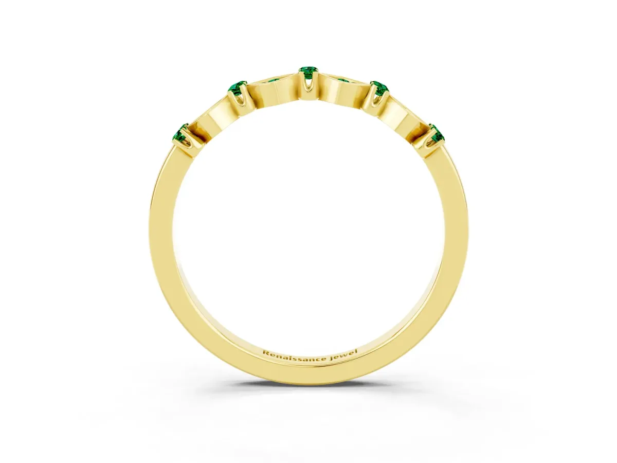 Pavé Cushion Emerald Cluster Eternity Band with Prong Setting Yellow gold