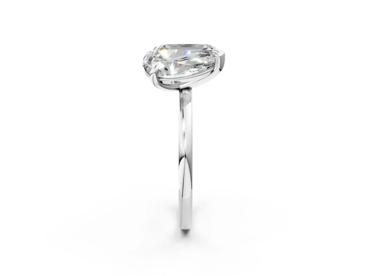 Pear and Emerald Toi Moi Ring with Prong Setting and Plain Band White gold
