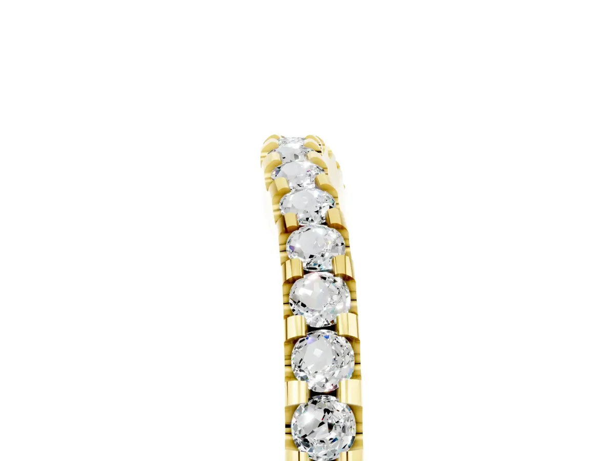 Round Moissanite Pavé Curved Wedding Band Yellow gold