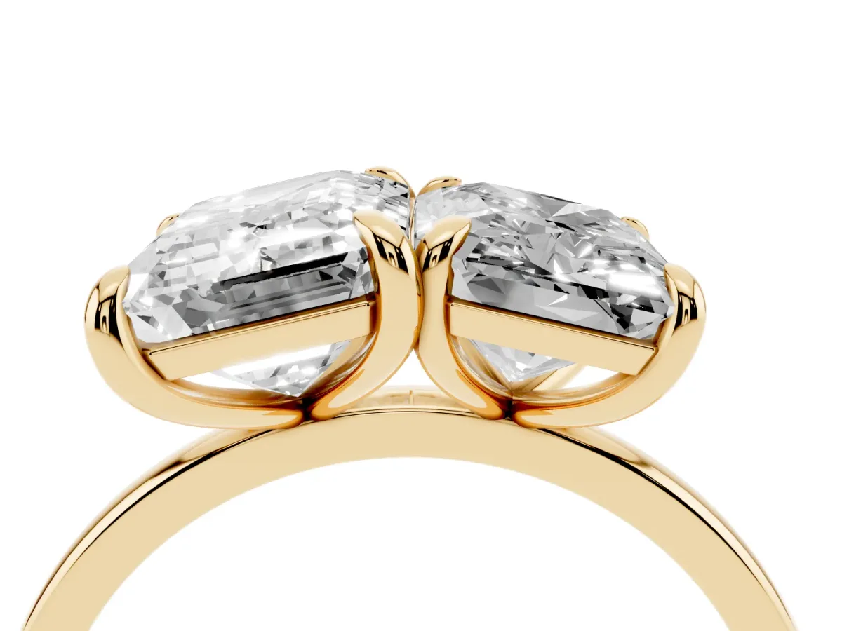 Emerald and Radiant Toi Moi Ring with Prong Setting and Plain Band Yellow gold