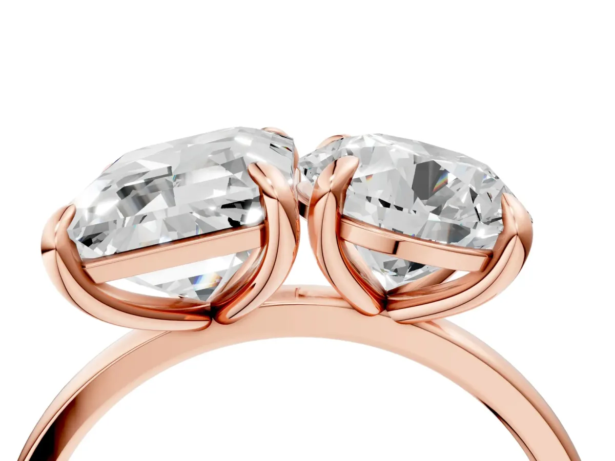 Round and Emerald Toi Moi Ring with Prong Setting and Plain Band Rose gold