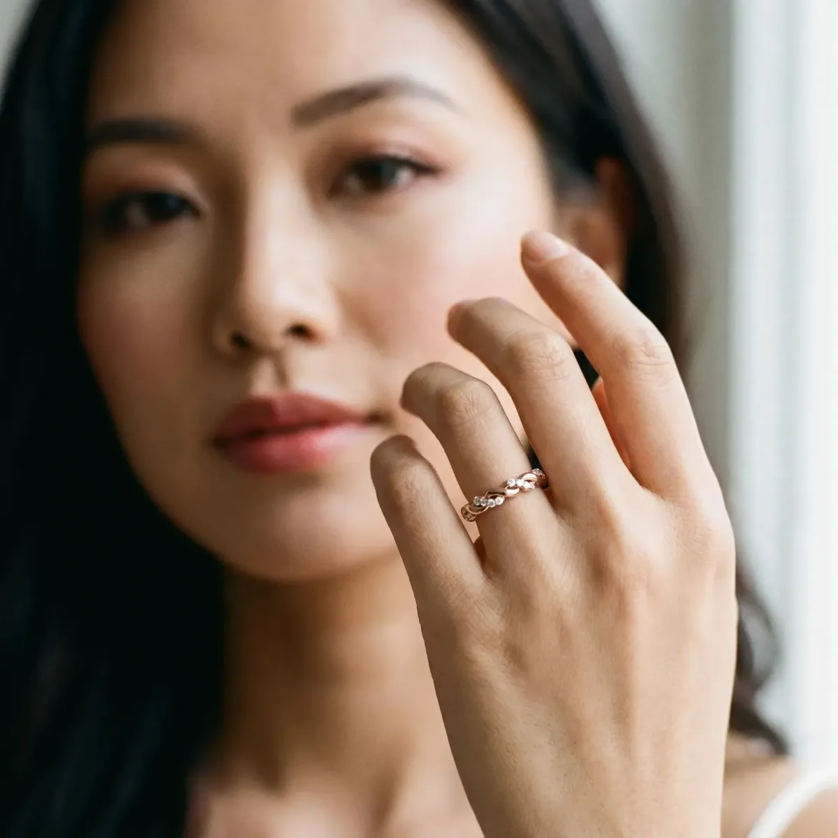 Twisted Pavé Round Diamond Eternity Band Rose gold