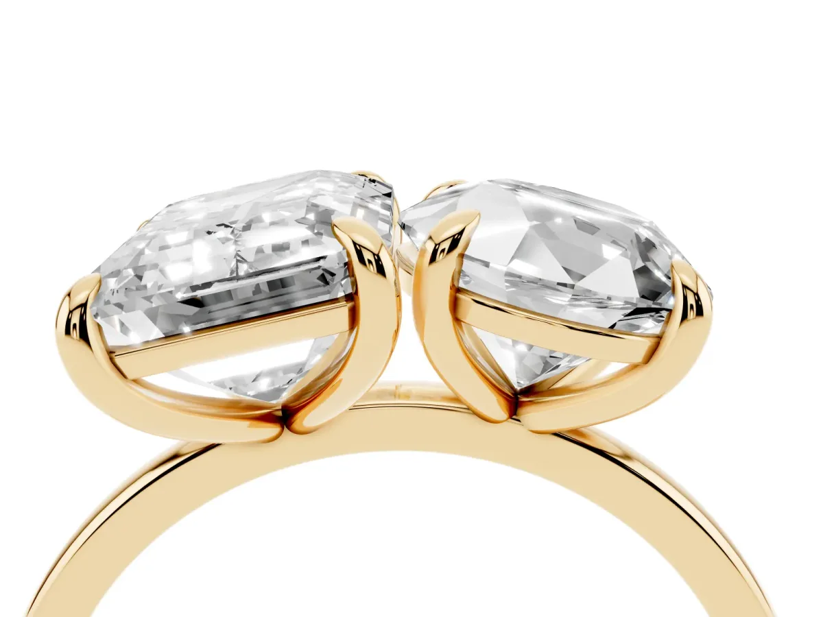 Round and Emerald Toi Moi Ring with Prong Setting and Plain Band Yellow gold