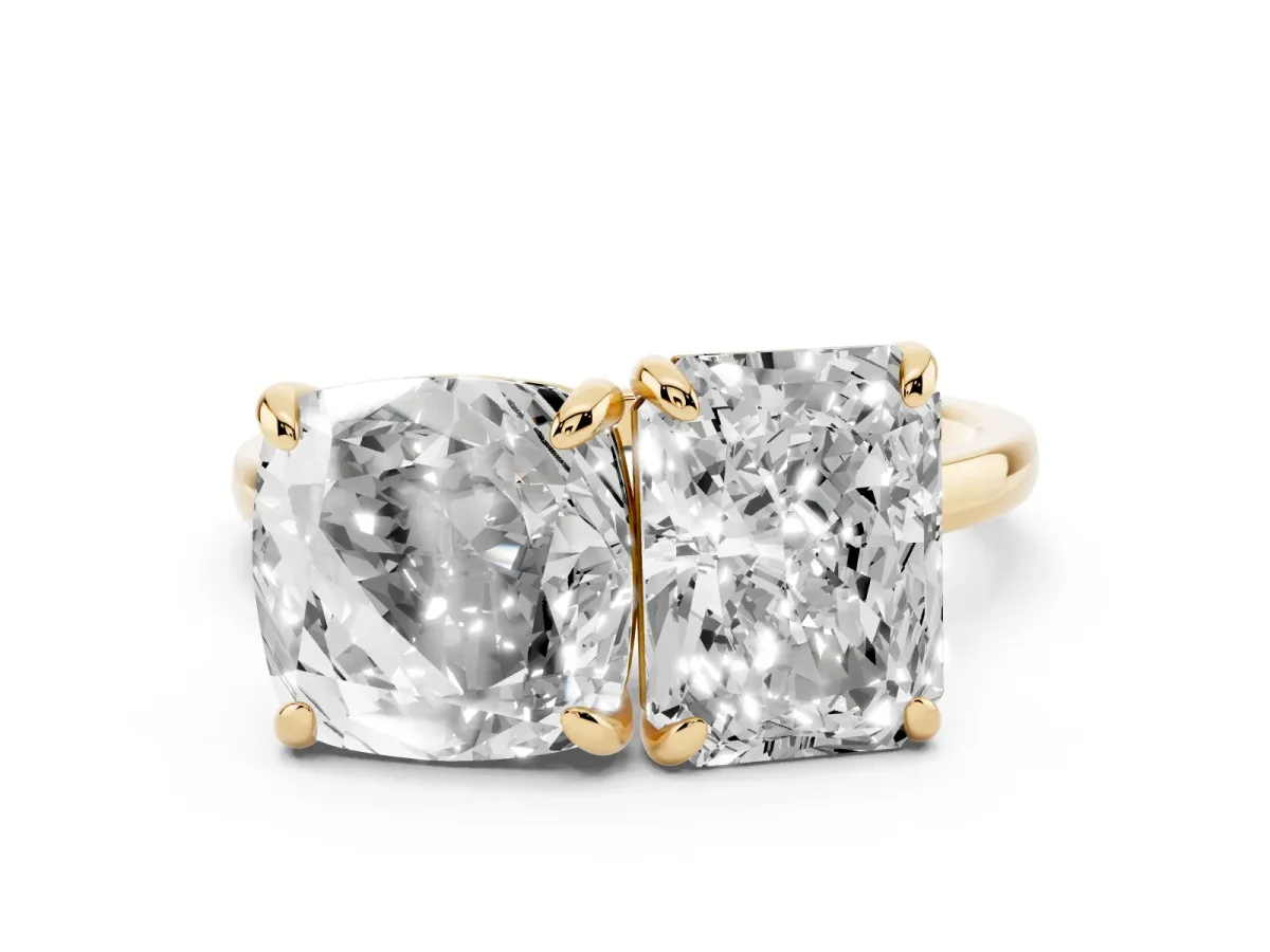 Cushion and Radiant Toi Moi Ring with Prong Setting and Plain Band Yellow gold