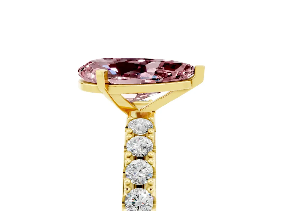 Pear Cut Morganite Solitaire Pavé Band with Four-Prong Setting Yellow gold