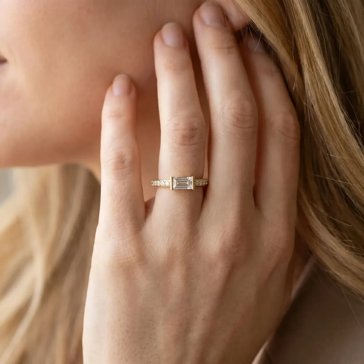 Baguette Diamond Pavé Band with Bar Setting Yellow gold