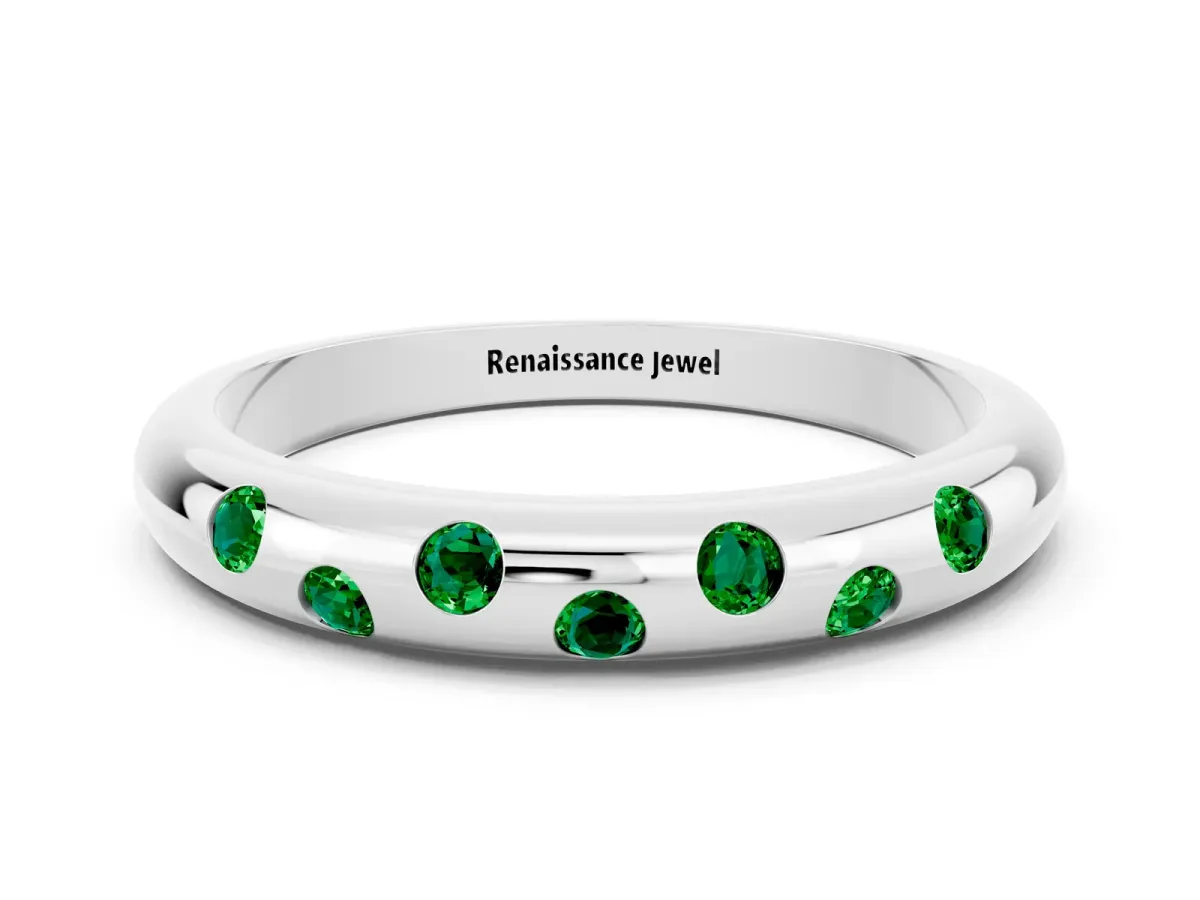Round Emerald Flush-Set Comfort Fit Band Platinum