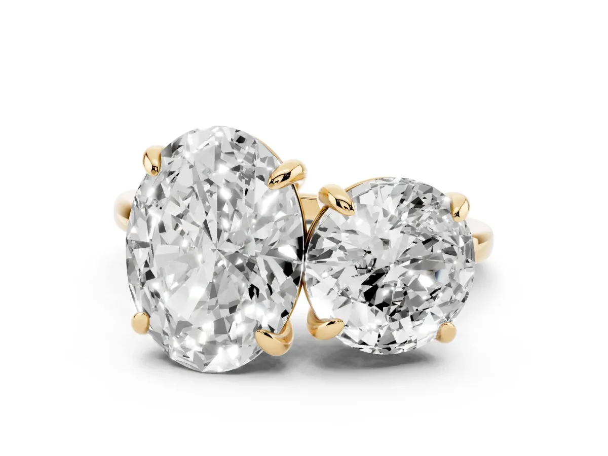 Round and Oval Toi Moi Ring with Prong Setting and Plain Band Yellow gold