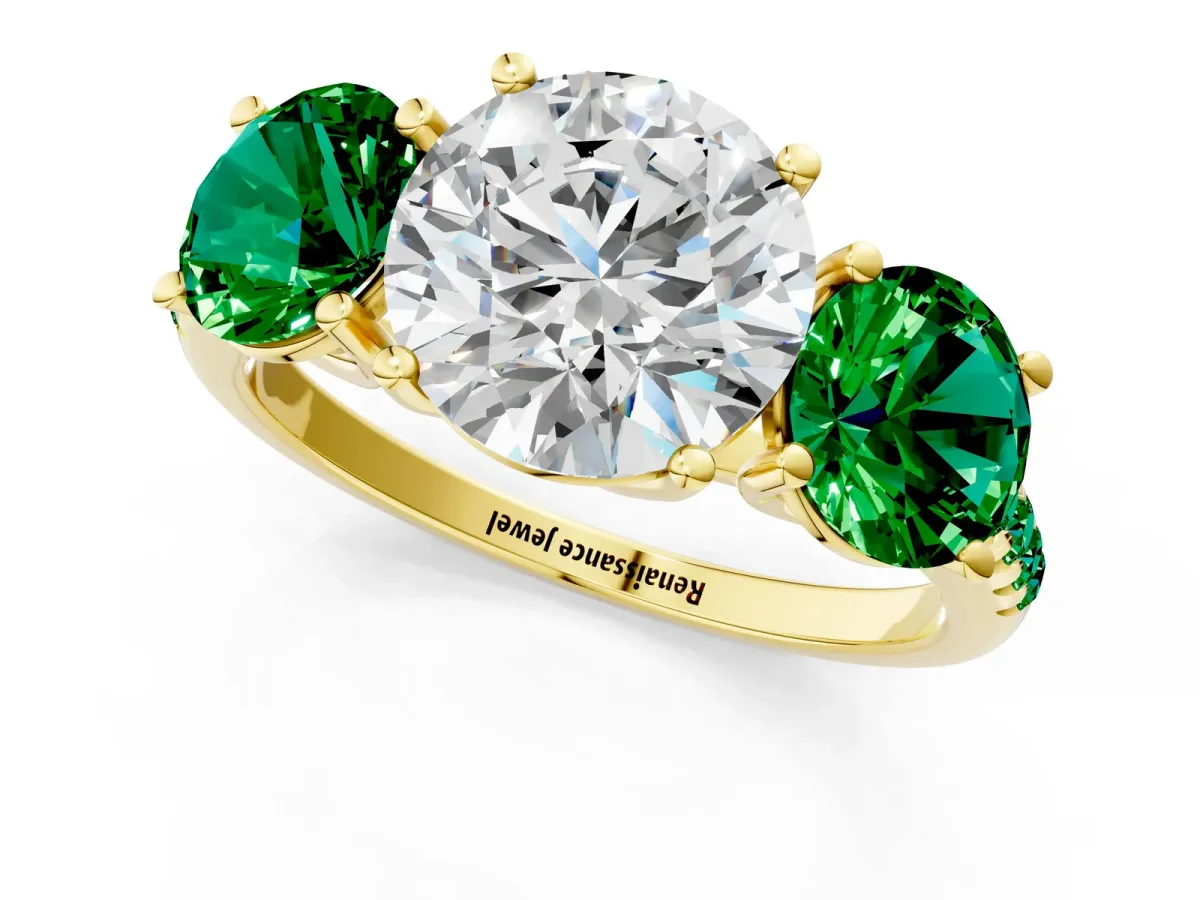 Three-Stone Round Cut Diamond Ring with Round Emerald Pavé Band and Prong Setting Yellow gold