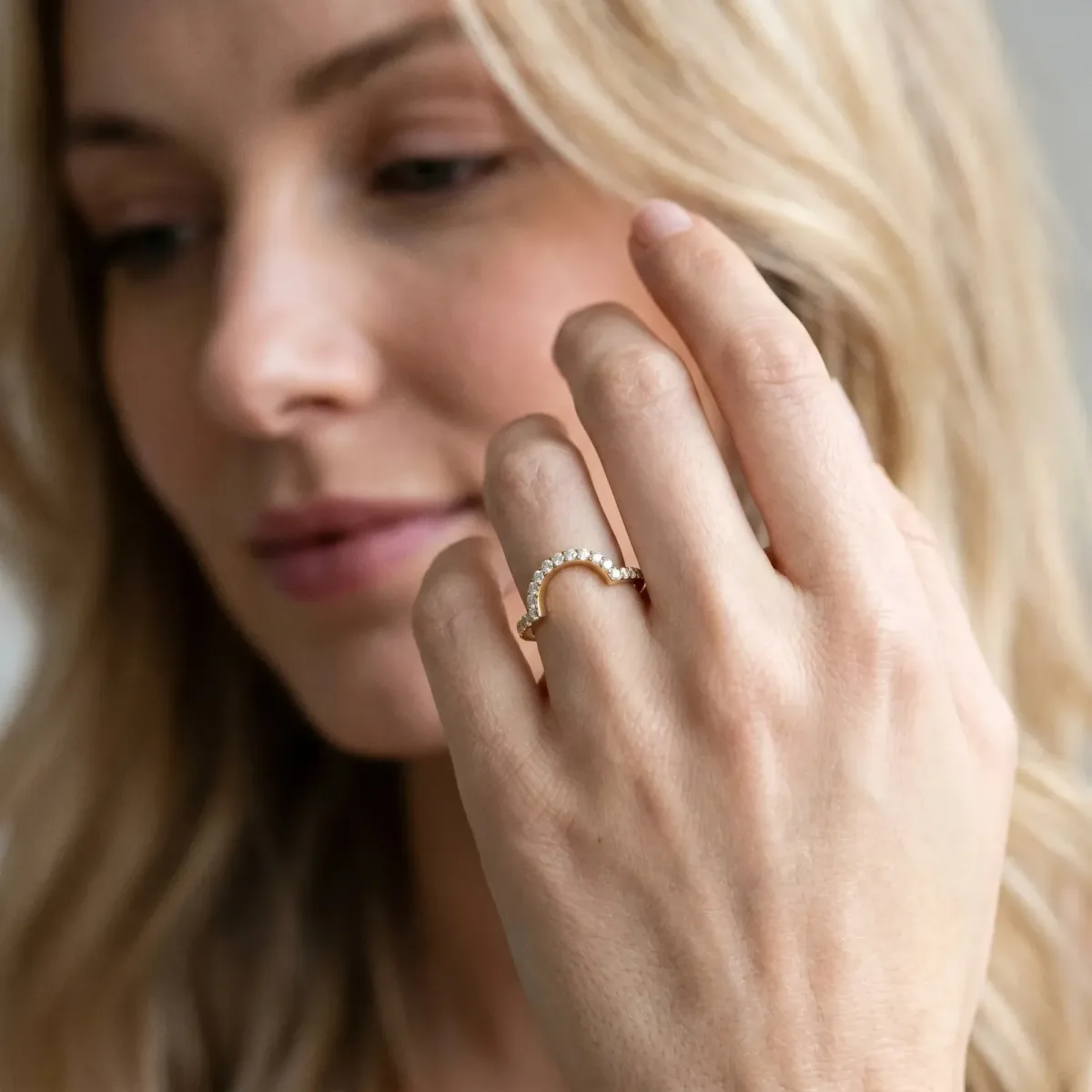 U-Shaped Pavé Round Diamond Contour Band Yellow gold