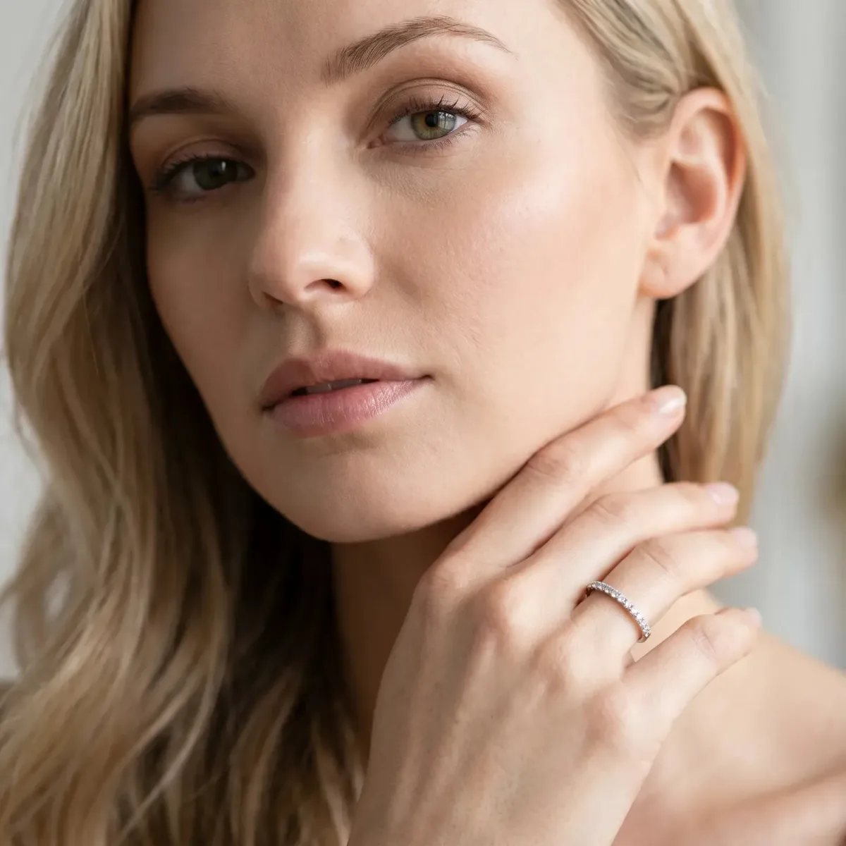 Round Diamond Pavé Set Thin Band Platinum