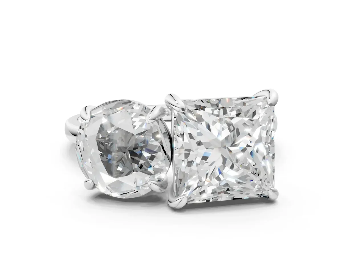 Round and Princess Toi Moi Ring with Prong Setting and Plain Band Platinum