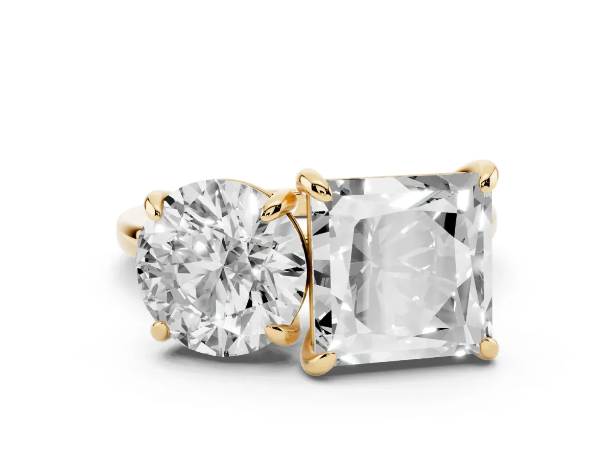 Round and Princess Toi Moi Ring with Prong Setting and Plain Band Yellow gold