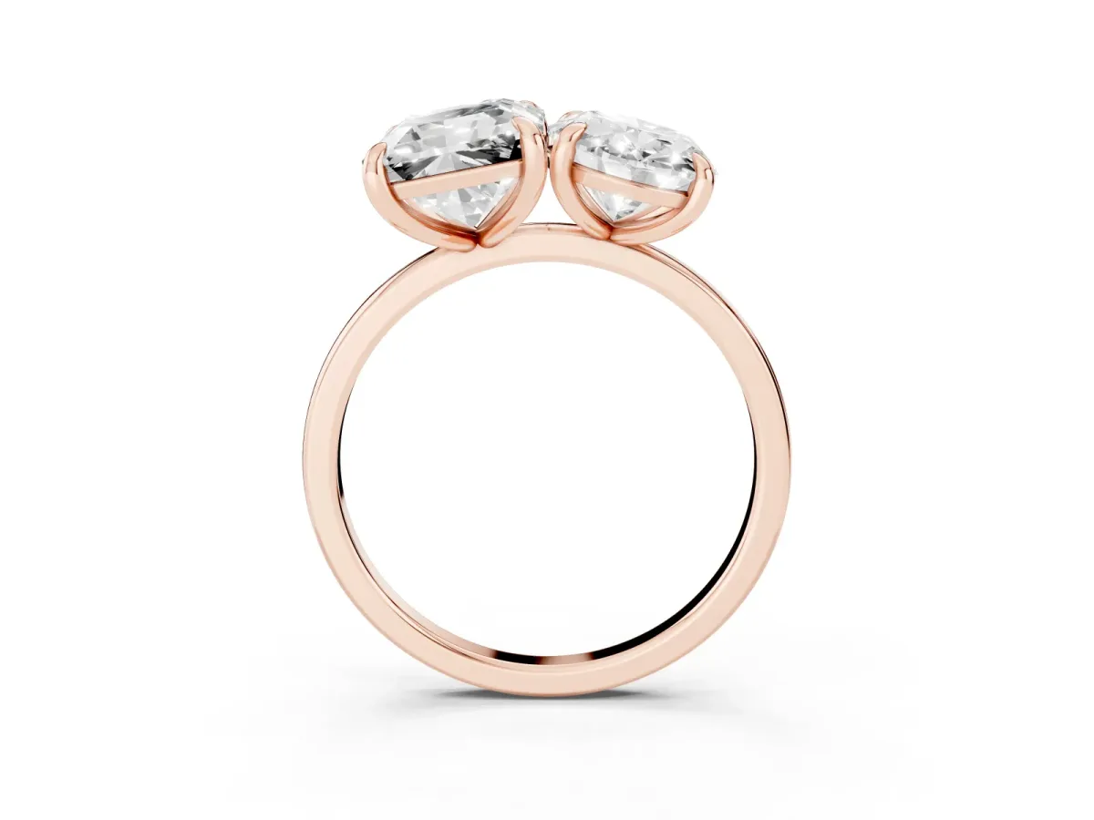 Oval and Emerald Toi Moi Ring with Prong Setting and Plain Band Rose gold