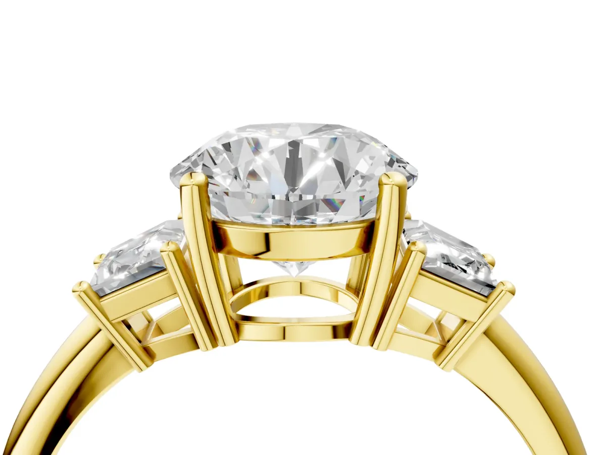 Round Cut Diamond Three-Stone Ring with Trapezoid Side Stones and Prong Setting Yellow gold