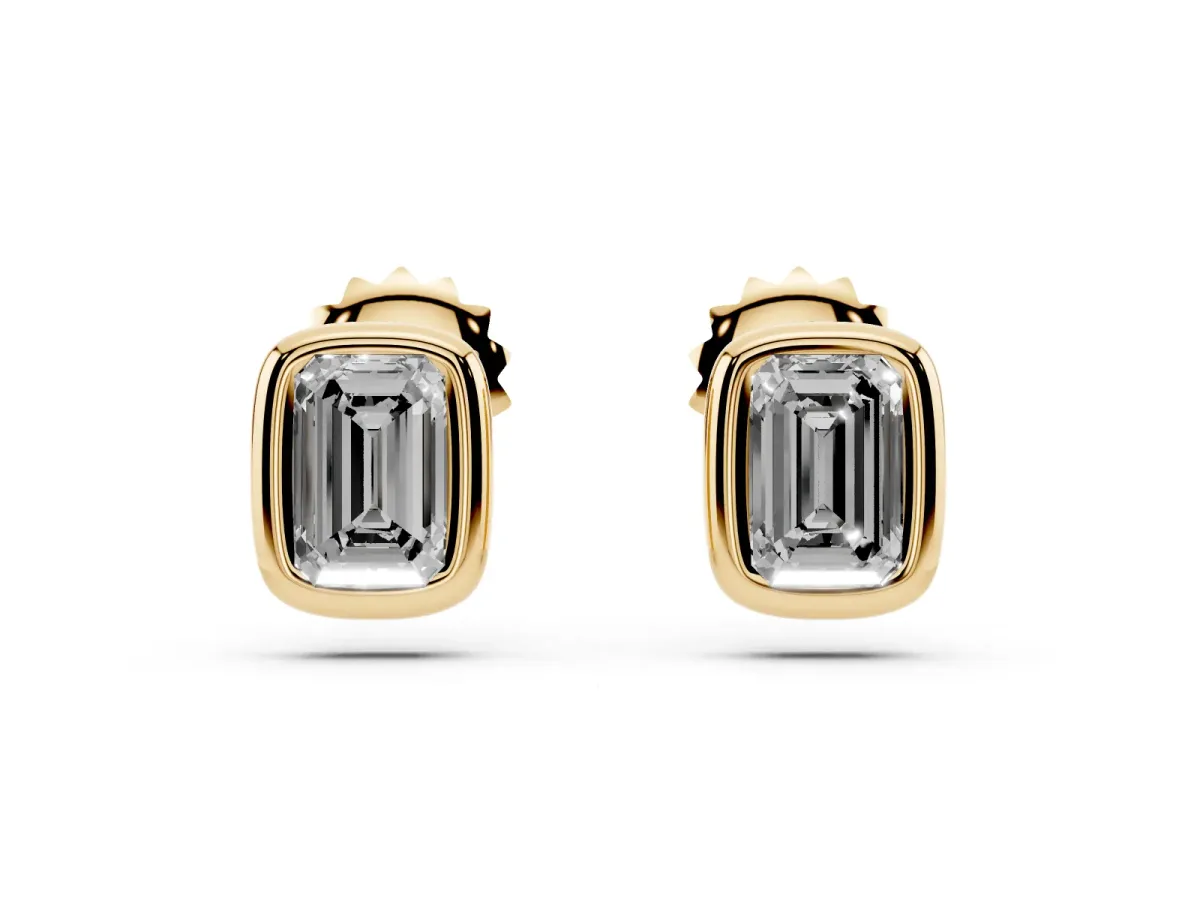 Emerald Diamond Bezel-Set Stud Earrings Yellow gold