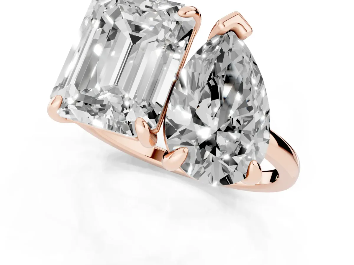 Pear and Emerald Toi Moi Ring with Prong Setting and Plain Band Rose gold
