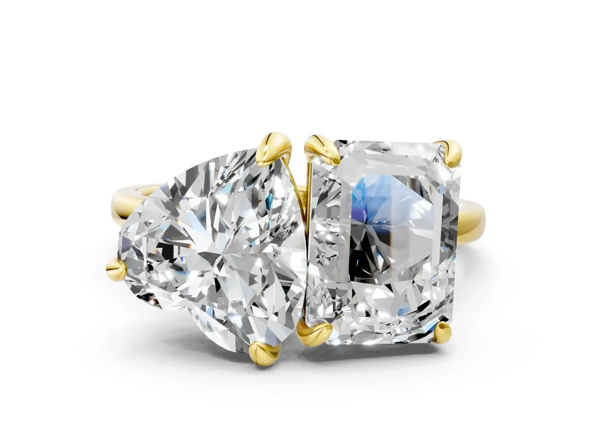 Emerald and Heart Toi Moi Ring with Prong Setting and Plain Band Yellow gold