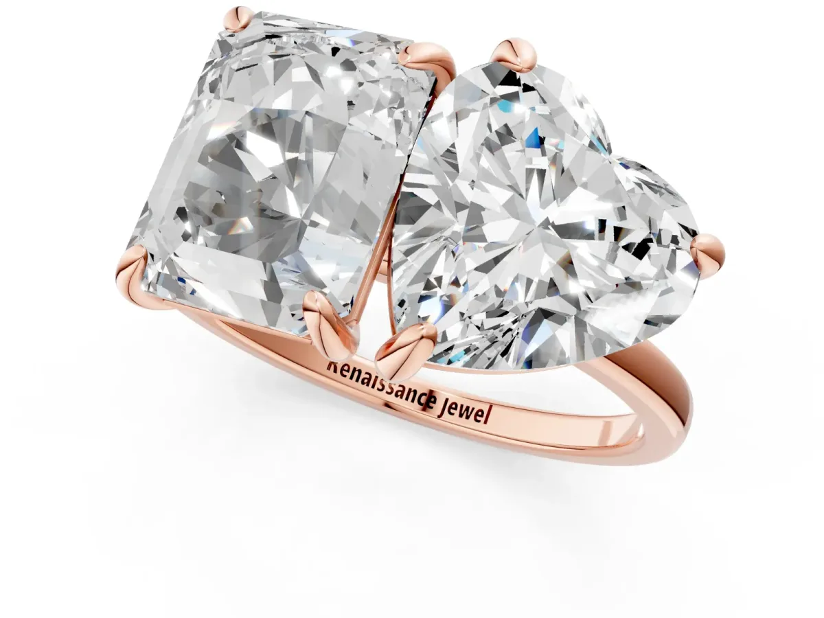 Emerald and Heart Toi Moi Ring with Prong Setting and Plain Band Rose gold