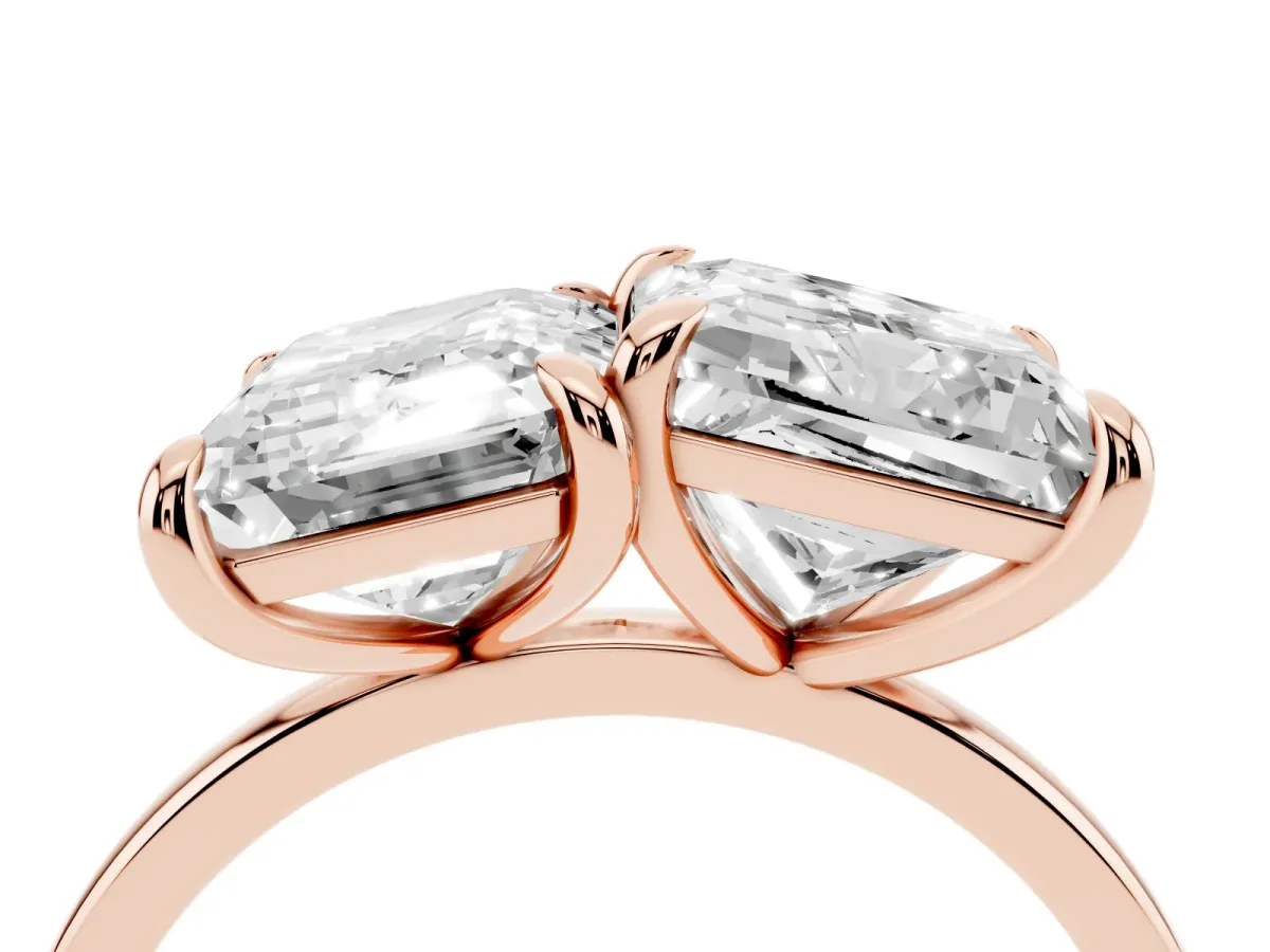 Emerald and Princess Toi Moi Ring with Prong Setting and Plain Band Rose gold