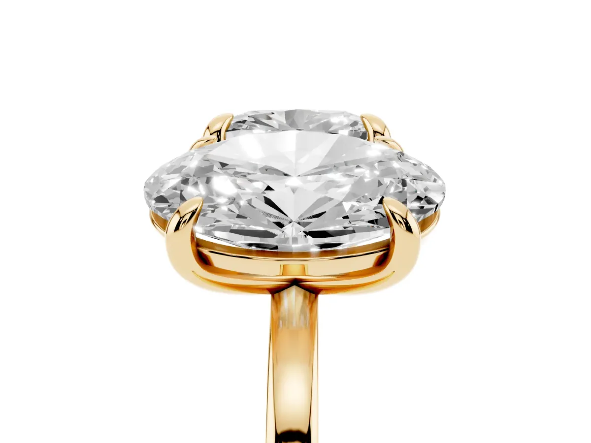 Oval and Cushion Toi Moi Ring with Prong Setting and Plain Band Yellow gold