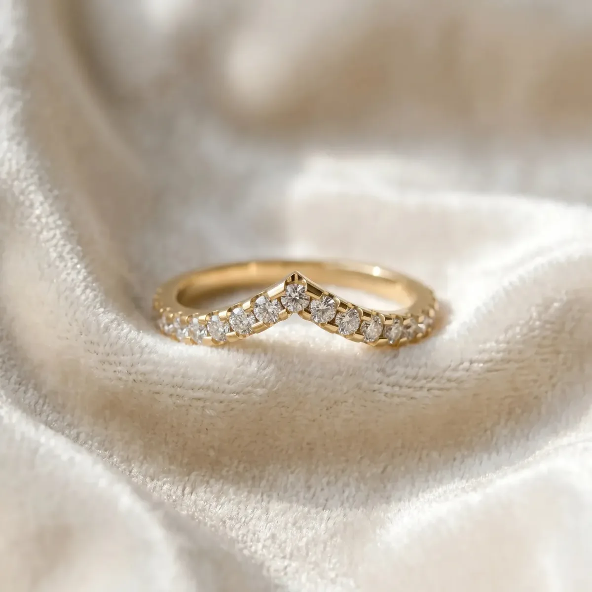 Pavé Round Diamond Chevron Band with Shared Prong Setting Yellow gold