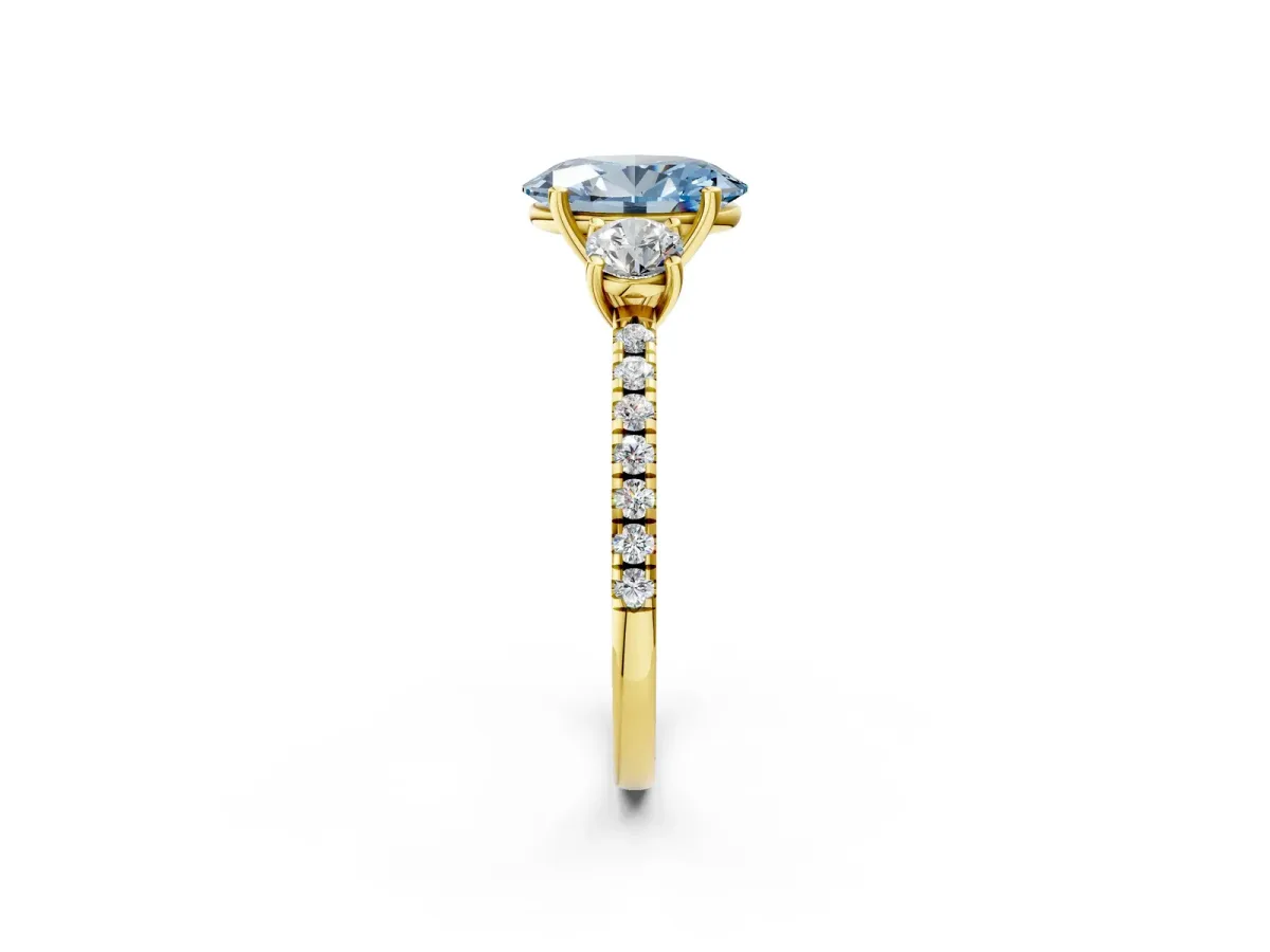 Fancy Blue Three-Stone Oval Cut Cut Diamond Pavé Band with Prong Setting Yellow gold