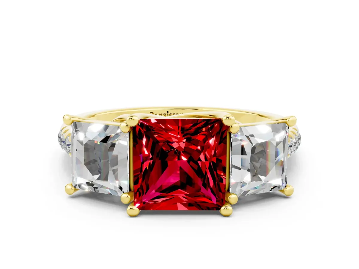 Three-Stone Princess Cut Ruby Ring with Round Pavé Band and Prong Setting Yellow gold