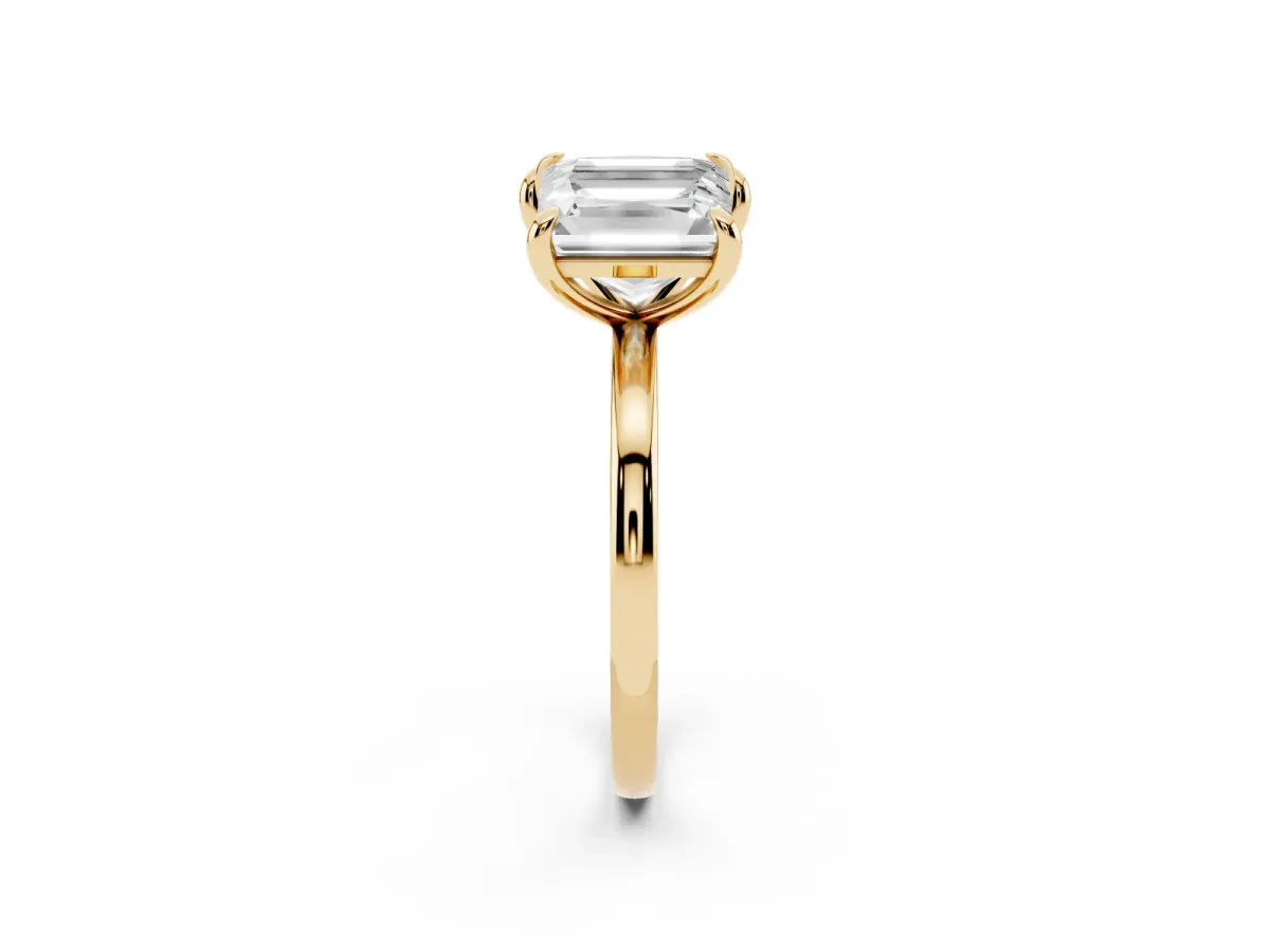 Emerald and Princess Toi Moi Ring with Prong Setting and Plain Band Yellow gold