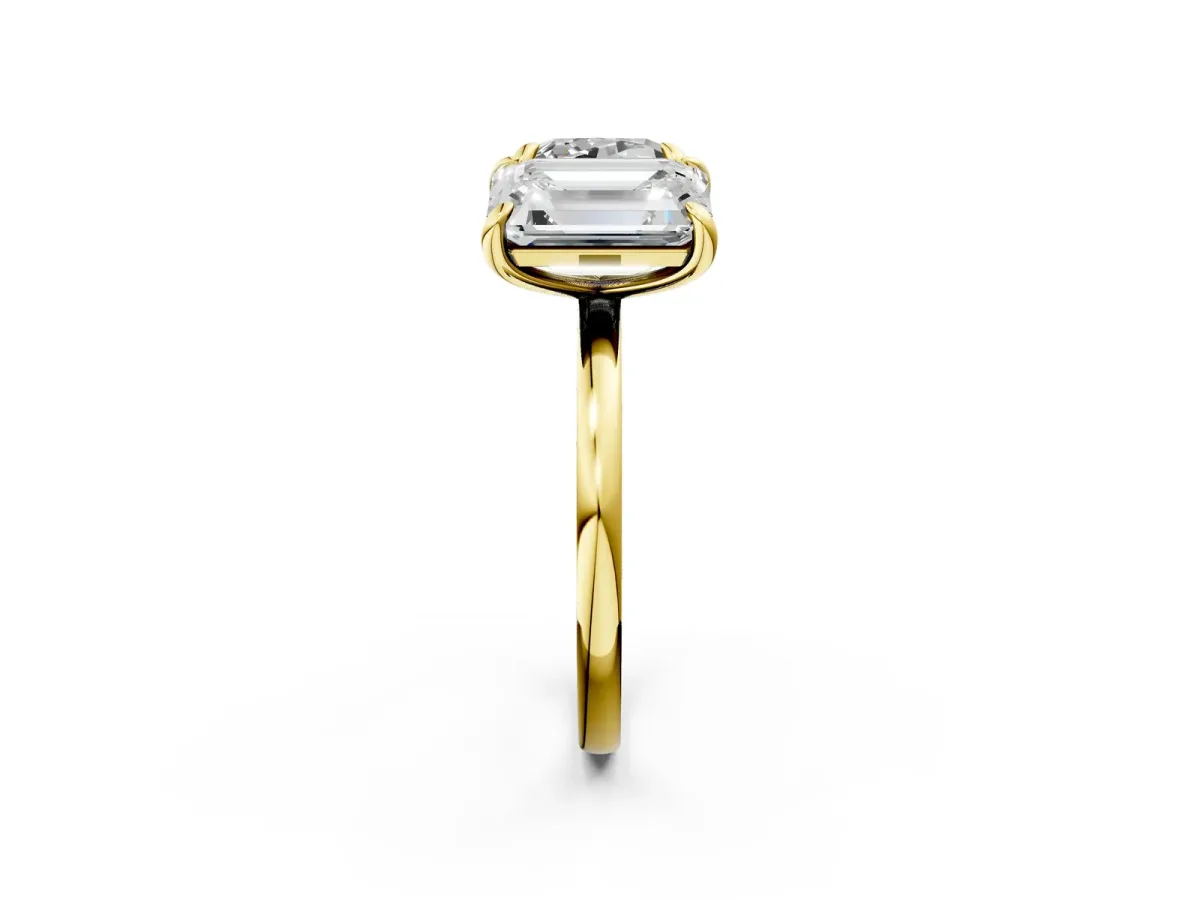 Cushion and Emerald Toi Moi Ring with Prong Setting and Plain Band Yellow gold
