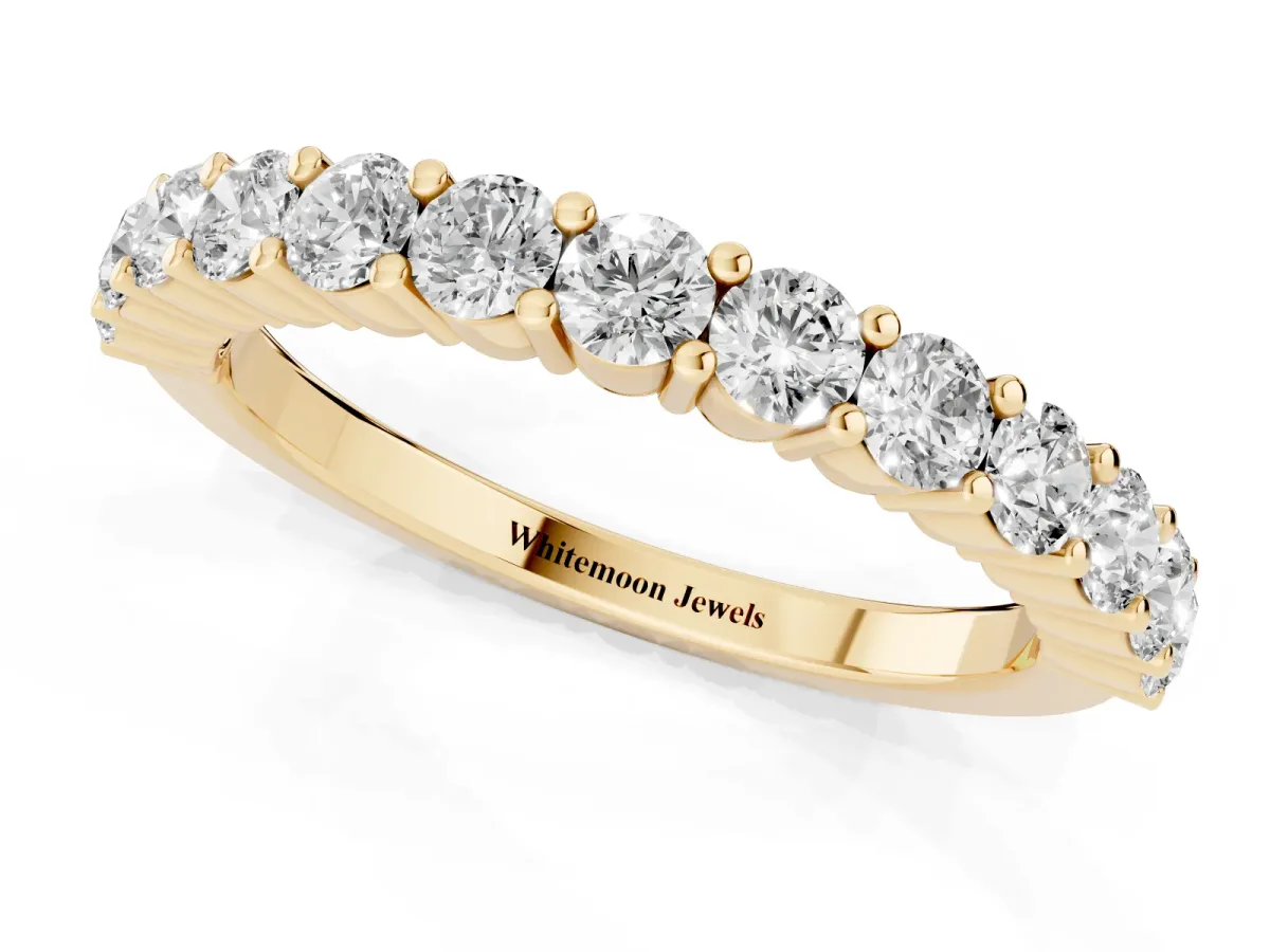 Alternating Round Diamond Promise Ring with Round Diamond Accents Yellow gold