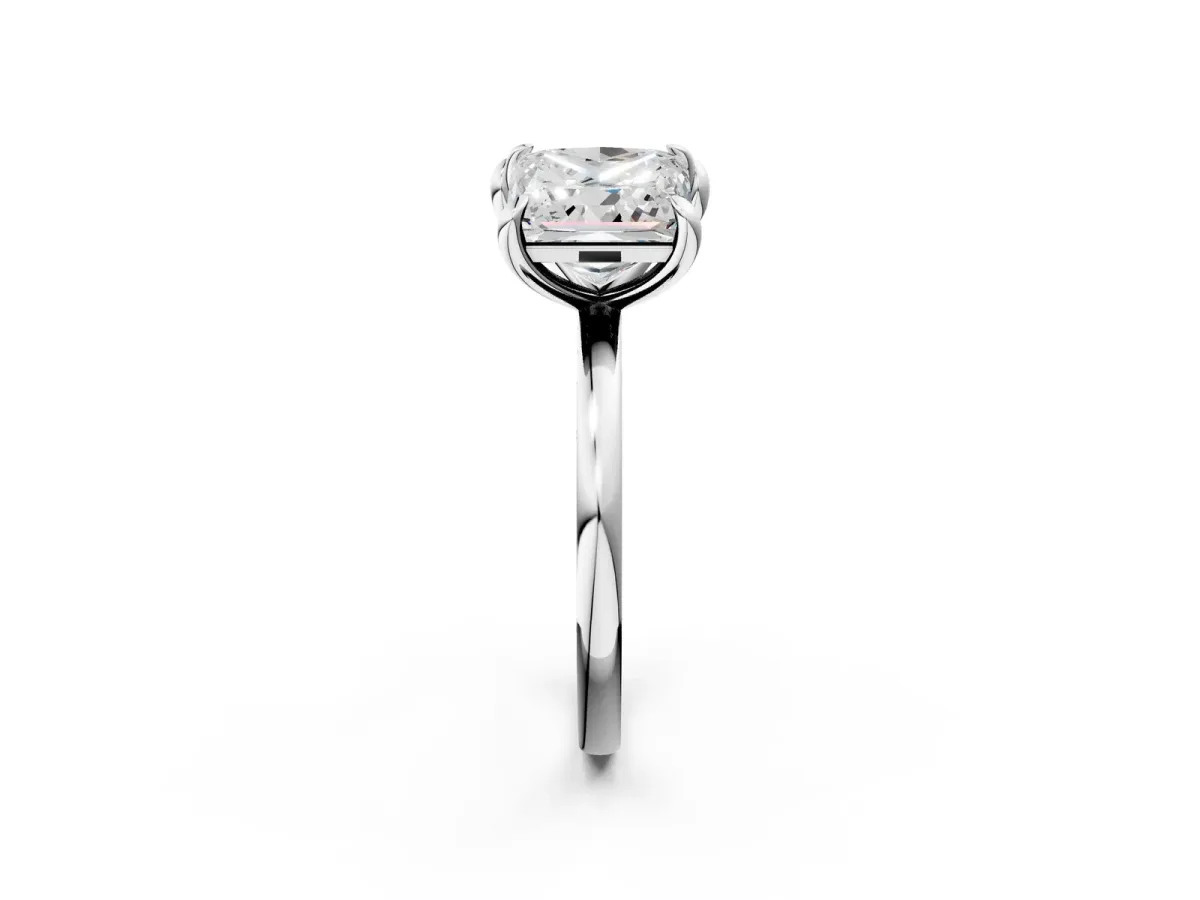 Emerald and Princess Toi Moi Ring with Prong Setting and Plain Band Silver