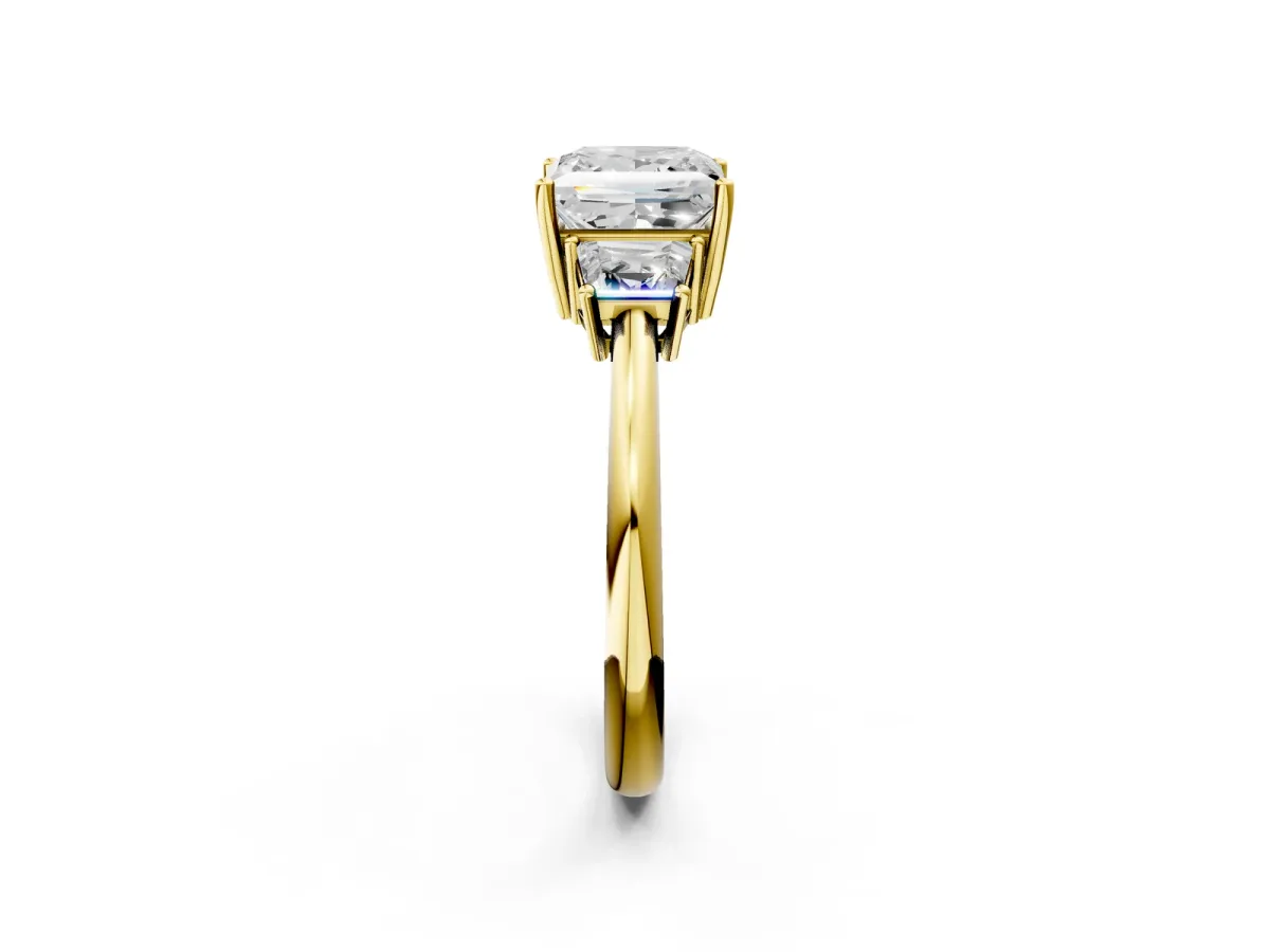 Princess Cut Diamond Three-Stone Ring with Trapezoid Side Stones and Prong Setting Yellow gold