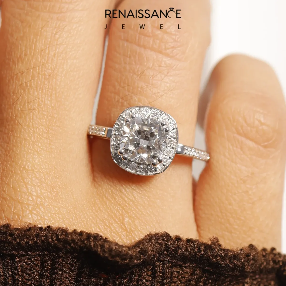 Cushion Cut Diamond Halo Ring with Split Shank and Four-Prong Setting White gold