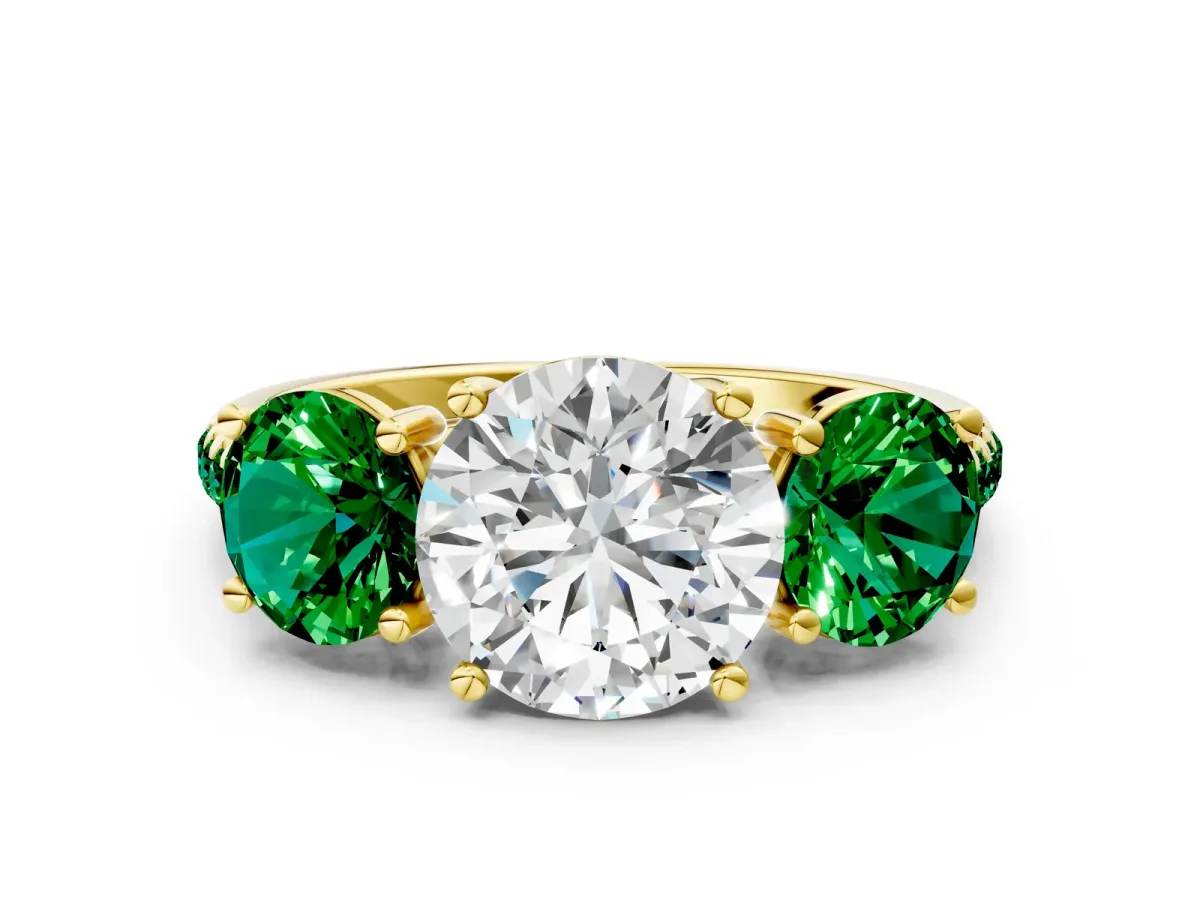 Three-Stone Round Cut Diamond Ring with Round Emerald Pavé Band and Prong Setting Yellow gold