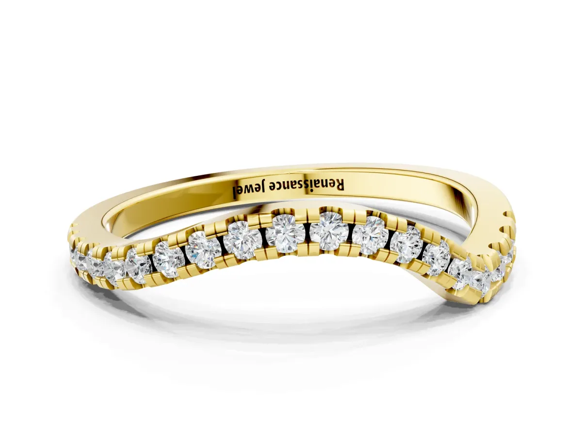 Round Cut Diamond Pavé Curved Band with Shared Prong Setting Yellow gold