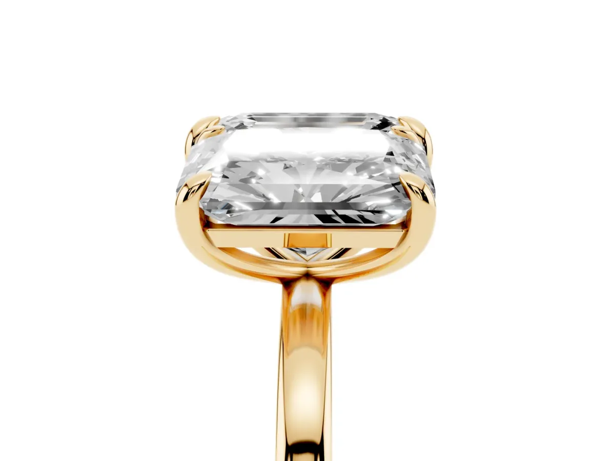 Emerald and Radiant Toi Moi Ring with Prong Setting and Plain Band Yellow gold