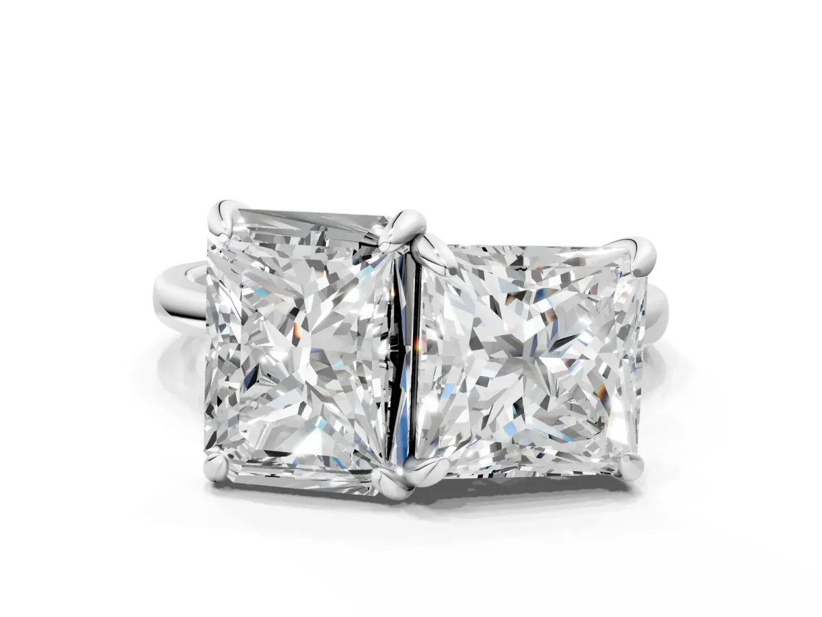 Emerald and Princess Toi Moi Ring with Prong Setting and Plain Band Silver