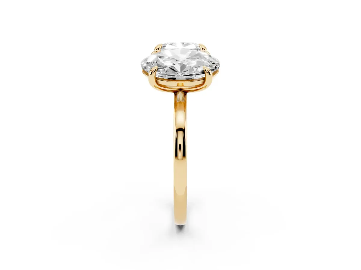 Oval and Cushion Toi Moi Ring with Prong Setting and Plain Band Yellow gold