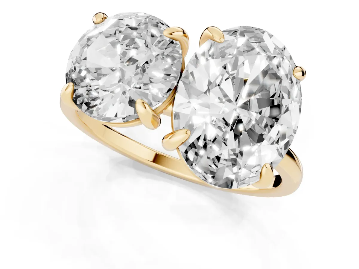 Round and Oval Toi Moi Ring with Prong Setting and Plain Band Yellow gold