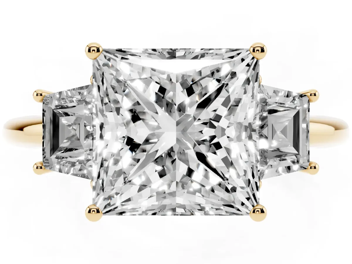 Princess Cut Diamond Three-Stone Ring with Trapezoid Side Stones and Prong Setting Yellow gold