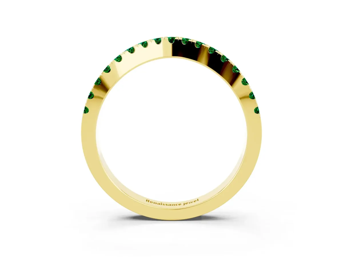 Round Emerald Pavé Curved Band with Shared Prong Setting Yellow gold