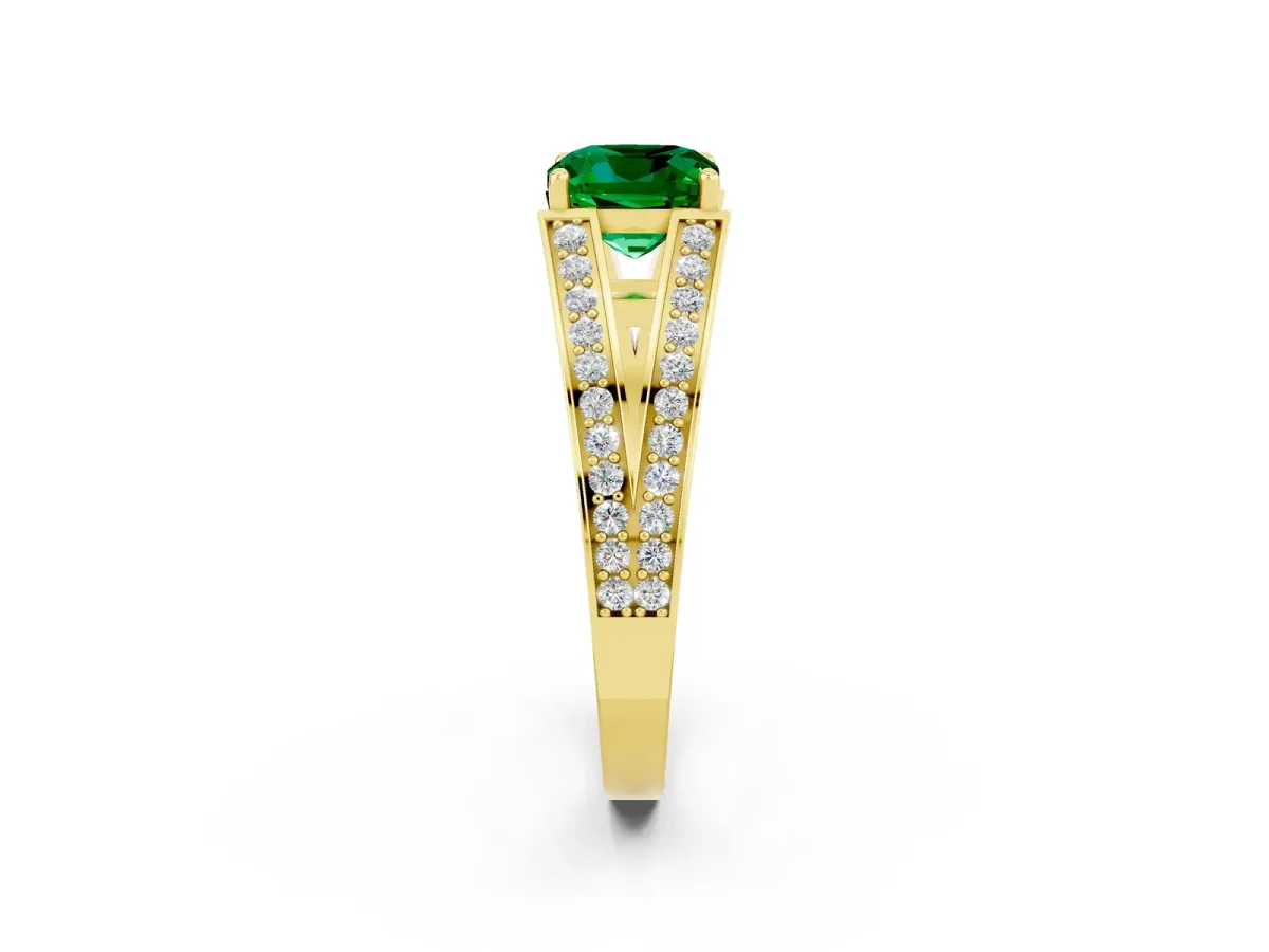 Cushion Cut Emerald Split Shank Ring with Pavé Band and Four-Prong Setting Yellow gold