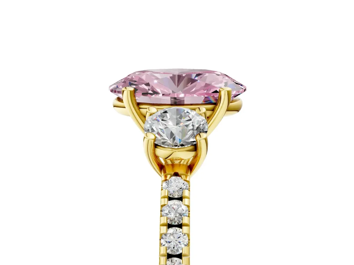 Fancy Pink Three-Stone Oval Cut Cut Diamond Pavé Band with Prong Setting Yellow gold