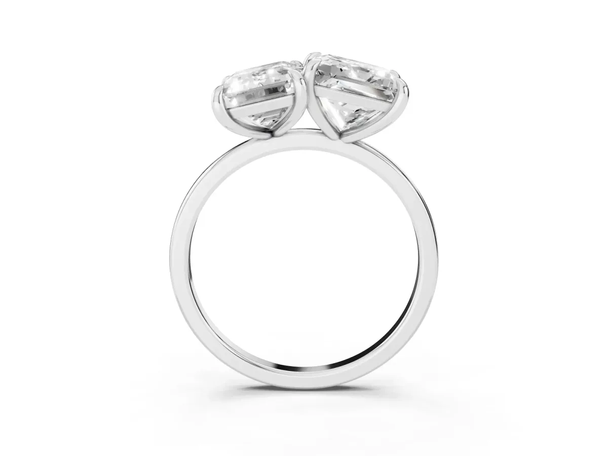 Emerald and Princess Toi Moi Ring with Prong Setting and Plain Band Silver
