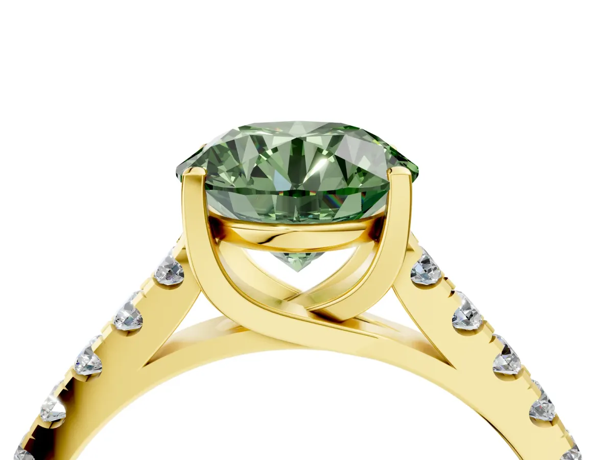 Fancy Green Round Cut Diamond Pavé Band Solitaire Ring with Prong Setting Yellow gold