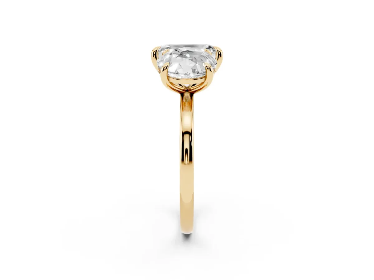 Round and Emerald Toi Moi Ring with Prong Setting and Plain Band Yellow gold