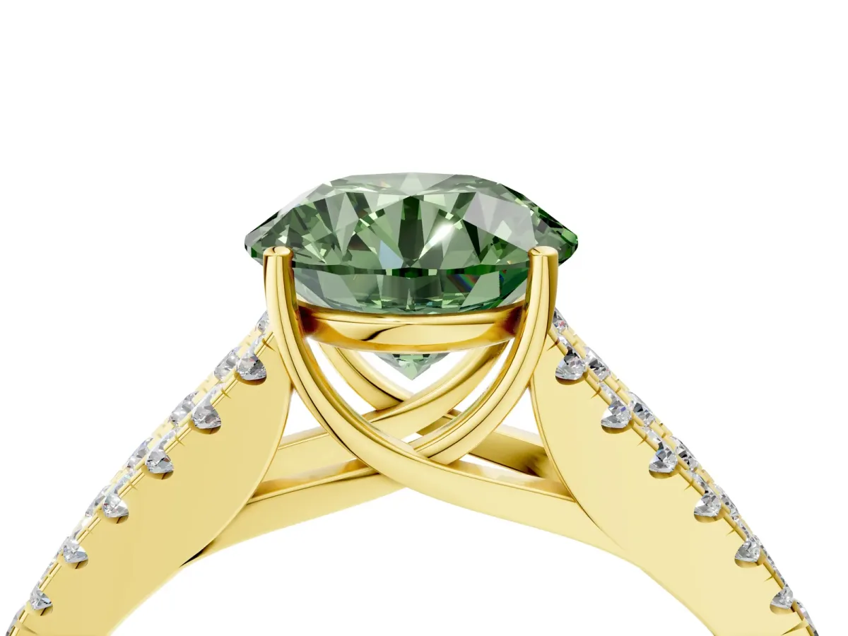 Fancy Green Round Cut Diamond Split Shank Pavé Engagement Ring with Four-Prong Setting Yellow gold